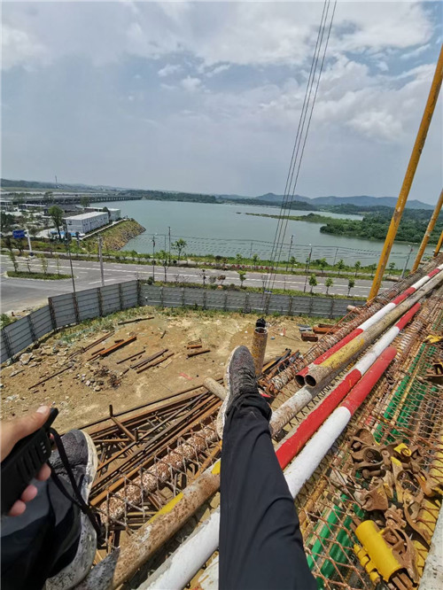 雨湖区作业中发生设备损坏或人员意外，责任怎么划分？