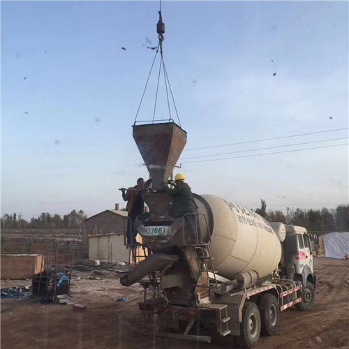 雨湖区“精准瞄准”—— 吊车的 “定位导航” 技术