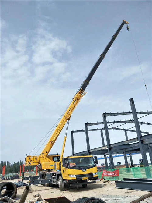 雨湖区超高层建筑钢结构吊装案例